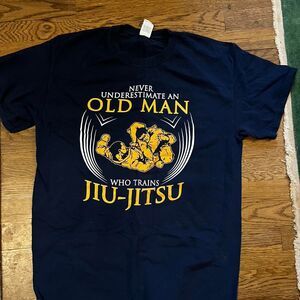 Gildan Men's Navy and Black T-shirt